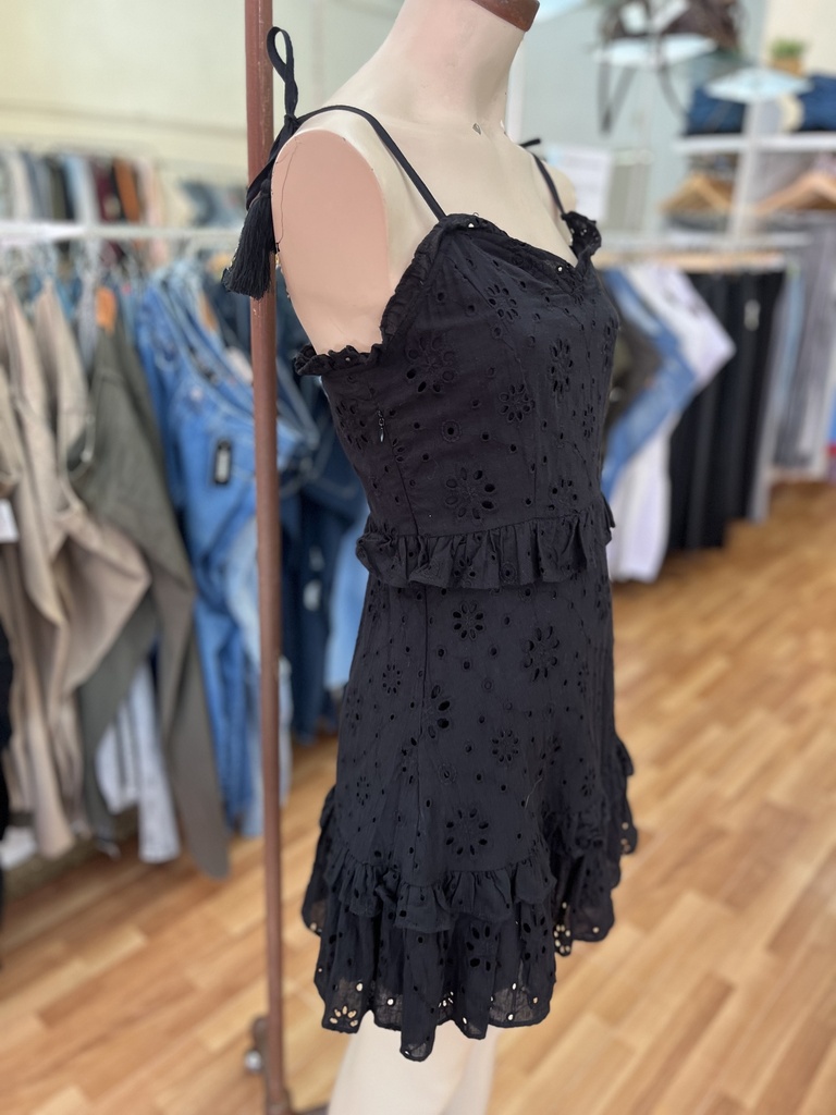 Vestido corto broderie negro Mora