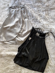 Blusa saten cuello Americano